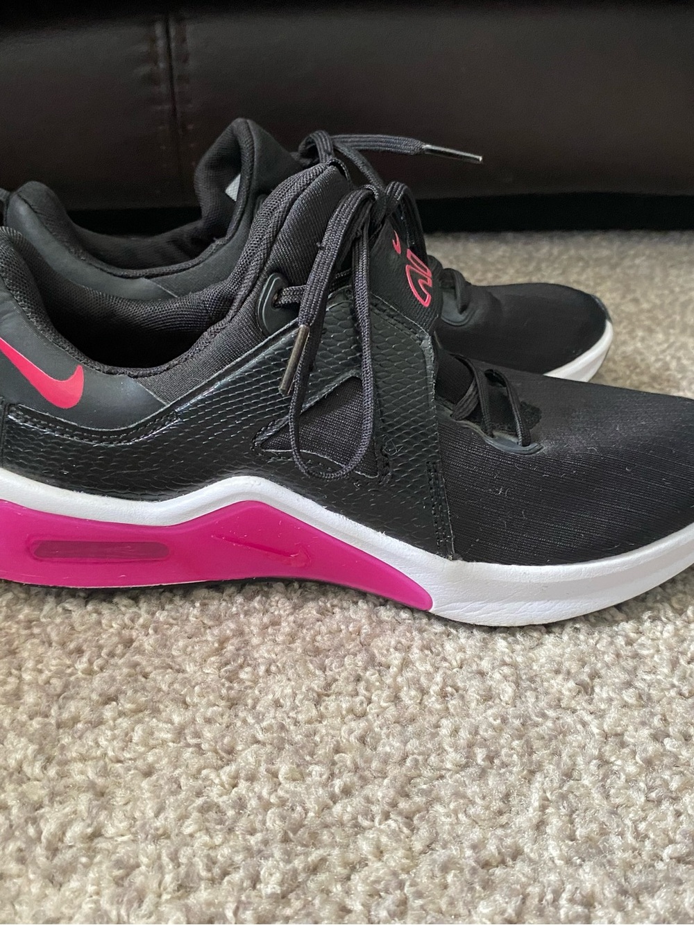 Nike Air Max Bella TR 5 Black Rush Pink Sneakers Women’s Size 6 Athletic Running